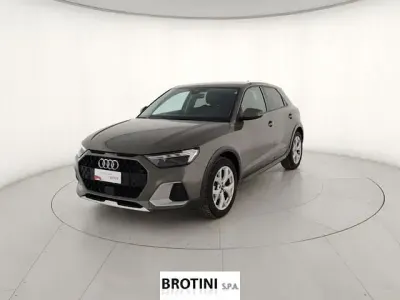 Usata Audi A1 Comfort 150 CV (110 kW) 2025 Grigio SUV