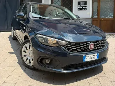 Usata Fiat Tipo Easy 120 CV (88 kW) 2018 Bluazzurro Berlina