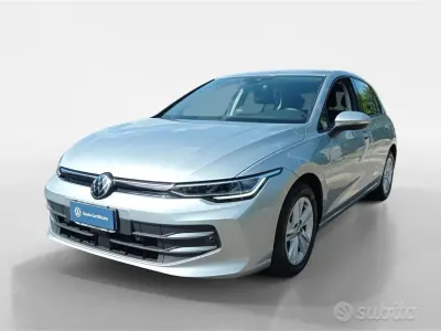 Usata VW Golf VIII Life 116 CV (85 kW) 2025 Grigio Berlina