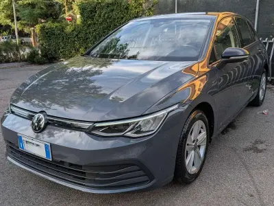 Usata VW Golf VIII Life 110 CV (80 kW) 2020 Grigio Berlina
