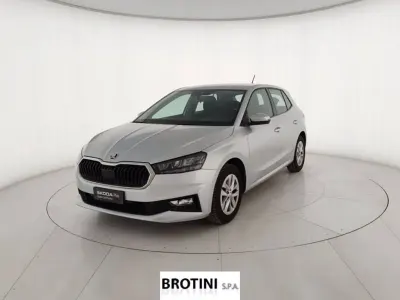 Usata Skoda Fabia Ambition 95 CV (69 kW) 2022 Argento metallizzato Utilitaria