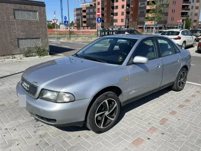 Usata Audi A4 125 CV (91 kW) 1998 Grigio Berlina