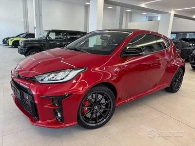 Usata Toyota Yaris 261 CV (191 kW) 2024 Rosso Utilitaria