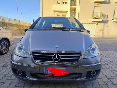Occasion Mercedes 180 140 ch (102 kW) 2006 Gris Berline