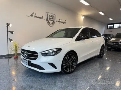 Usata Mercedes B180 Night 116 CV (85 kW) 2020 Bianco Utilitaria