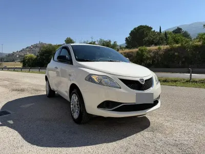 Usata Lancia Ypsilon 85 CV (62 kW) 2015 Utilitaria