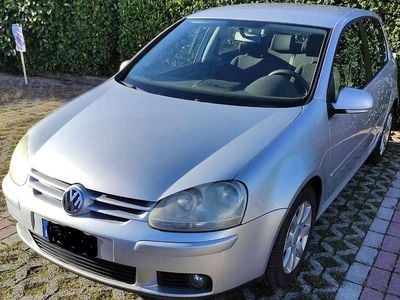 Usata VW Golf IV Sportline 116 CV (85 kW) 2005 Argento Berlina