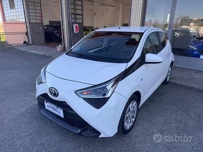 Usata Toyota Aygo X-play 72 CV (52 kW) 2019 Bianco Utilitaria