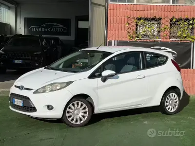 Gebraucht Ford Fiesta 92 PS (67 kW) 2010 Weiß Limousine