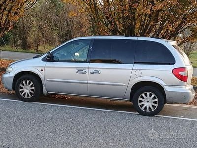 Usata Chrysler Voyager 143 CV (105 kW) 2002 Grigio Monovolume