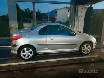 Usata Peugeot 206 CC 109 CV (80 kW) 2001 Grigio Cabrio
