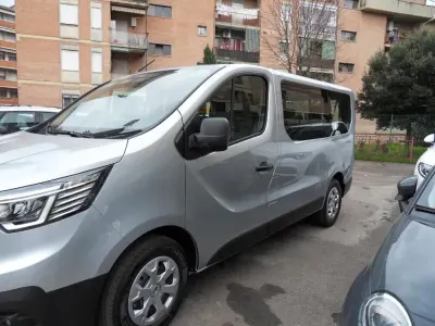 Usata Renault Trafic 150 CV (110 kW) 2024 Argento Monovolume