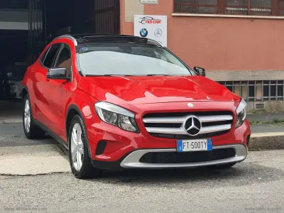 Usata Mercedes GLA200 136 CV (100 kW) 2015 Rosso SUV