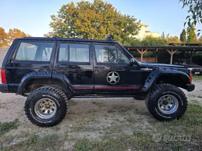 Usata Jeep Cherokee 130 CV (95 kW) 1989 SUV