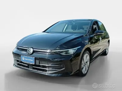 Usata VW Golf VIII Style 150 CV (110 kW) 2025 Grenadill black metallizzato Berlina