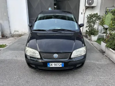 Käytetty Fiat Idea 69 HP (50 kW) 2007 Musta Tila-auto