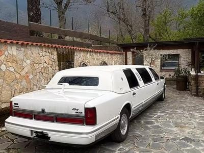 Usata Lincoln Town Car 238 CV (175 kW) 2001 Bianco Berlina