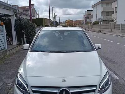Usata Mercedes B180 AMG 109 CV (80 kW) 2018 Bianco Monovolume