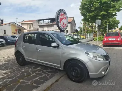 Gebraucht Dacia Sandero Lauréate 72 PS (52 kW) 2008 Grau Kleinwagen