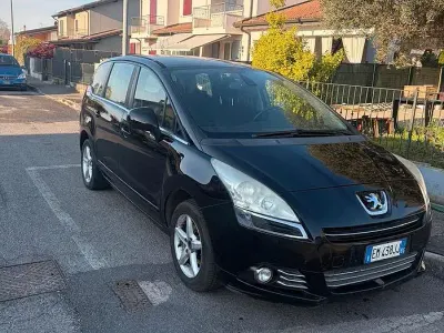 Gebraucht Peugeot 5008 112 PS (82 kW) 2012 Schwarz Van / Kleinbus