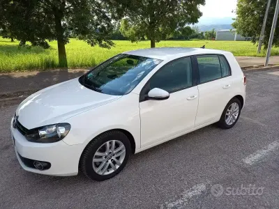 Begagnad VW Golf VI Highline 140 HK (102 kW) 2009 Vit Halvkombi