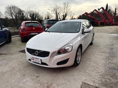 Usata Volvo V60 Summum 163 CV (119 kW) 2012 Bianco Station wagon