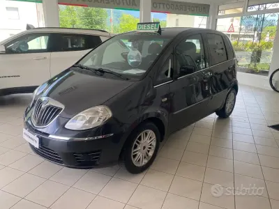 Usado Lancia Musa 90 CV (66 kW) 2009 Gris Monovolumen