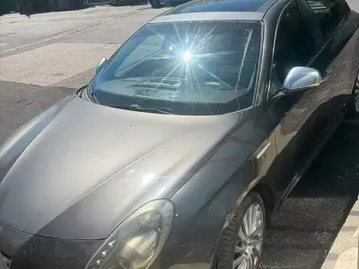 Usata Alfa Romeo Giulietta Exclusive 105 CV (77 kW) 2011 Grigio Utilitaria