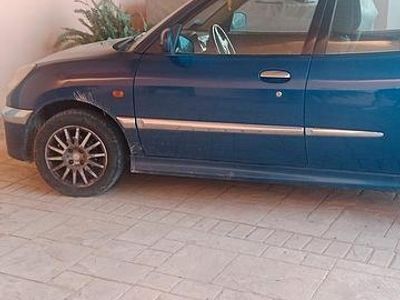 Usata Daihatsu Sirion 102 CV (75 kW) 2002 Blu Utilitaria