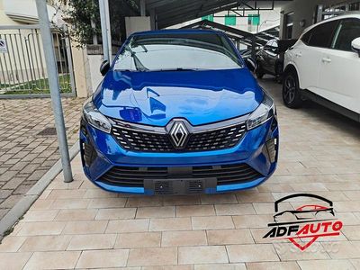 Usata Renault Clio V Techno 90 CV (66 kW) 2025 Blu Berlina