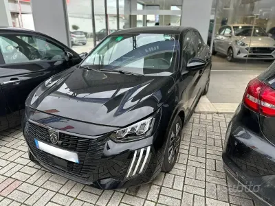 Usata Peugeot 208 Allure 145 CV (106 kW) 2025 Nero Utilitaria