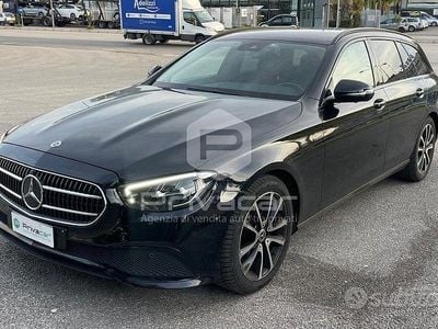 Usata Mercedes E220 Premium Plus 194 CV (142 kW) 2021 Nero Station wagon