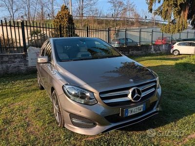 Usata Mercedes B180 Premium 122 CV (89 kW) 2017 Grigio Monovolume