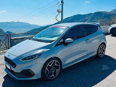 Begagnad Ford Fiesta Performance Edition 200 HK (147 kW) 2019 Grå Halvkombi