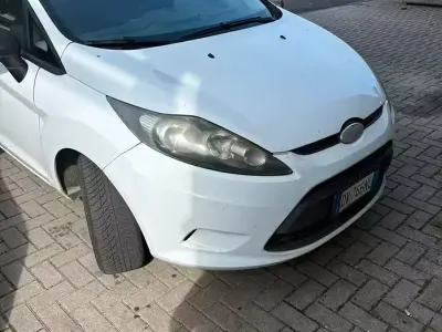 Usata Ford Fiesta 68 CV (50 kW) 2009 Bianco Berlina