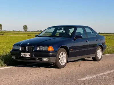 Usata BMW 318 140 CV (102 kW) 1996 Bluazzurro Berlina
