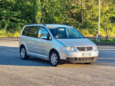 Argento Usata 2005 VW Touran Highline Monovolume | 2900 € (Buon prezzo)
