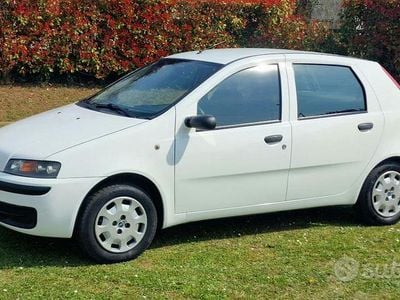Usata Fiat Punto Feel 80 CV (58 kW) 2003 Bianco Utilitaria