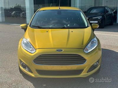 Usata Ford Fiesta Titanium 75 CV (55 kW) 2014 Giallo Utilitaria