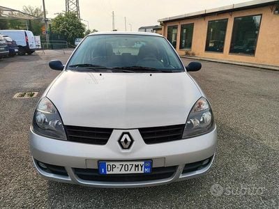 Usata Renault Clio II 58 CV (42 kW) 2008 Grigio Berlina