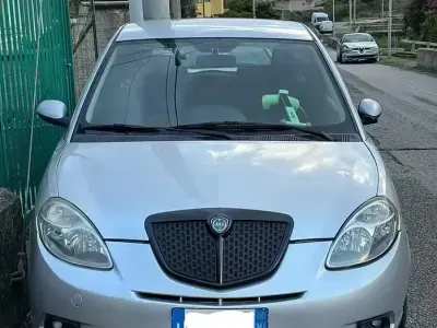Usata Lancia Ypsilon 60 CV (44 kW) 2008 Grigio Utilitaria