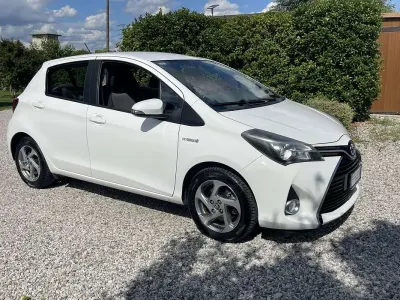 Usata Toyota Yaris Active 116 CV (85 kW) 2016 Bianco Utilitaria