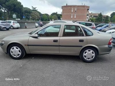 Usata Opel Vectra 101 CV (74 kW) 1999 Grigio Berlina