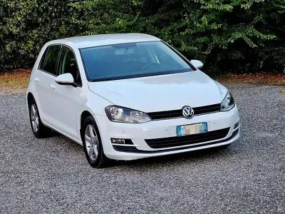 Usata VW Golf VII Highline 105 CV (77 kW) 2015 Berlina