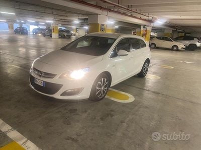 Usata Opel Astra 140 CV (102 kW) 2015 Bianco Station wagon