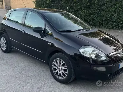 Usata Fiat Grande Punto 95 CV (69 kW) 2010 Nero Utilitaria