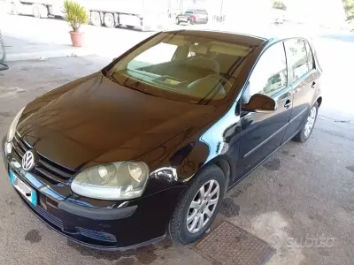 Usata VW Golf V 105 CV (77 kW) 2004 Nero Utilitaria