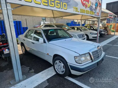 Usata Mercedes E200 136 CV (100 kW) 1994 Bianco Berlina
