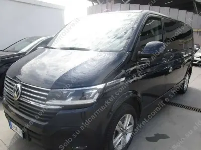 Usata VW Caravelle 199 CV (146 kW) 2020 Blu starlight metallizzato Furgone