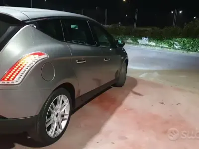 Usata Lancia Delta 120 CV (88 kW) 2010 Grigio Utilitaria